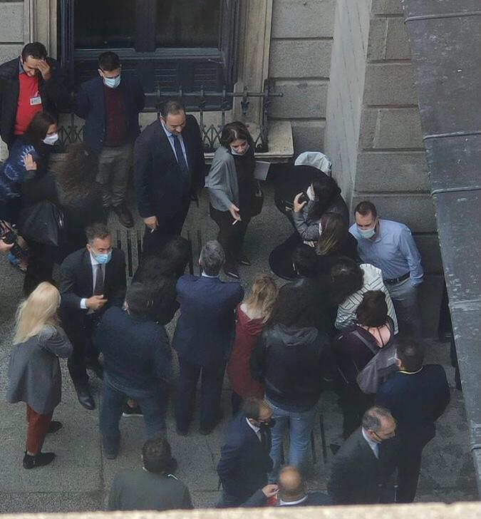 politicos-fumando-pandemia-rana-hervida